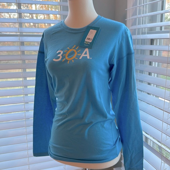 NWT Women’s XS 30A long sleeve Tshirt - Picture 1 of 5
